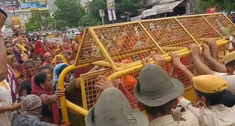 Abhaydas Maharaj Jalore, Jalore Katha Protest, FIR on Katha Supporters, Governor Route Blocked, Jalore Religious Protest, Police Stone Pelting